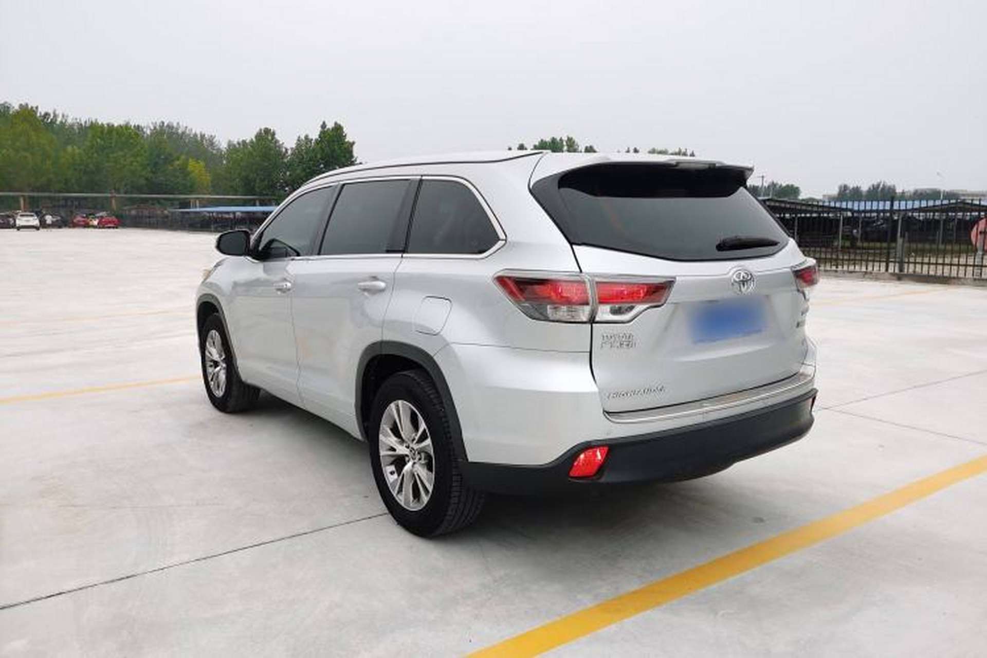 Used Toyota Highlander 2017 2.0T Two-Wheel Drive Elite Edition 5 Seats Exterior 3