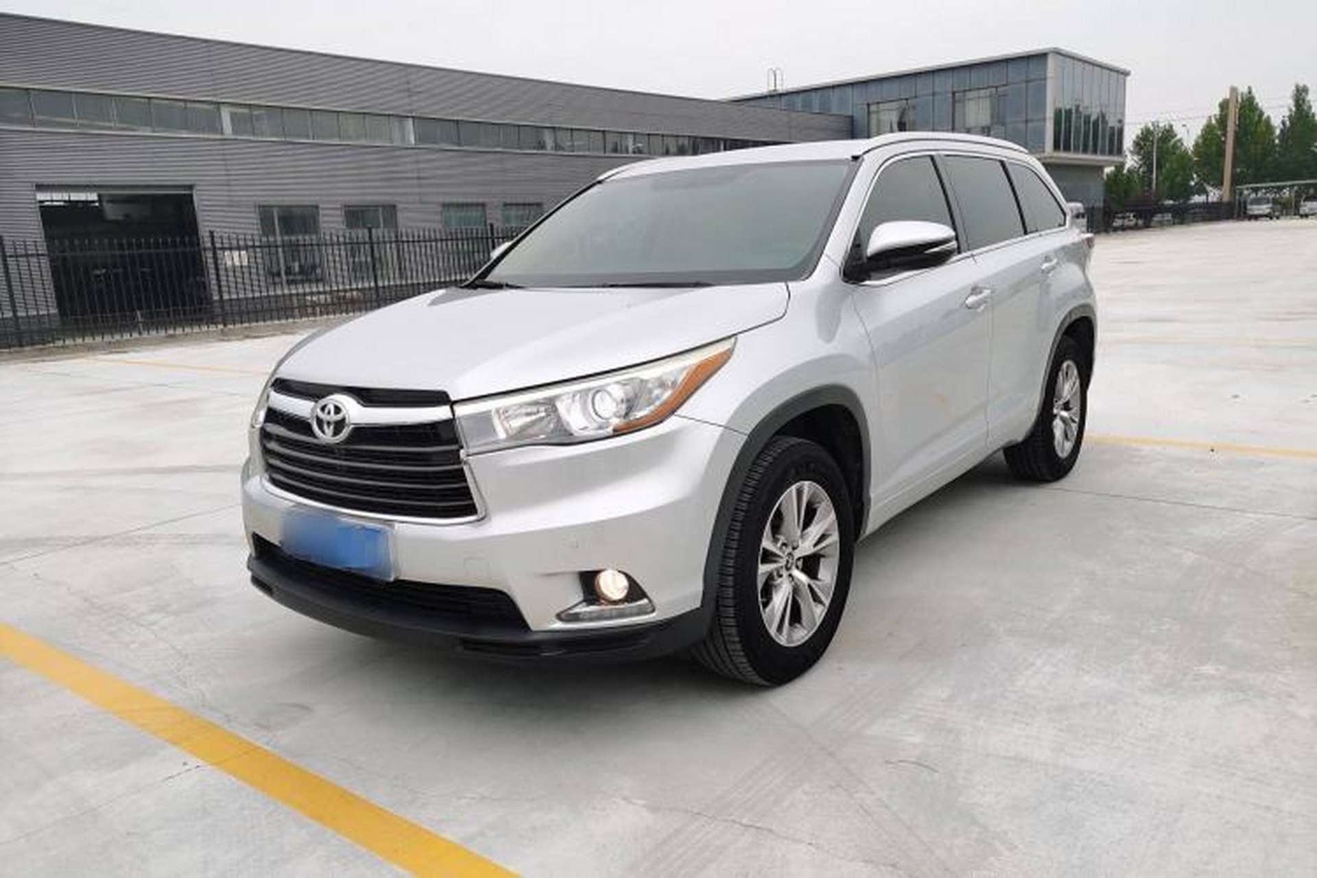 Used Toyota Highlander 2017 2.0T Two-Wheel Drive Elite Edition 5 Seats Front Left 45 Deg