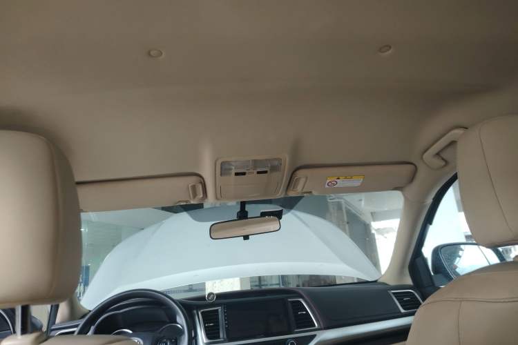 Used Toyota Highlander 2015 2.0T Two-Wheel Drive Elite Edition 7 Seats Headliner
