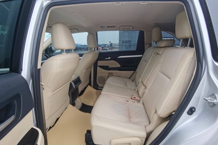Used Toyota Highlander 2017 2.0T Two-Wheel Drive Elite Edition 5 Seats Interior 15