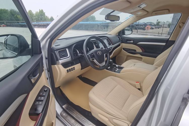 Used Toyota Highlander 2017 2.0T Two-Wheel Drive Elite Edition 5 Seats Interior 6