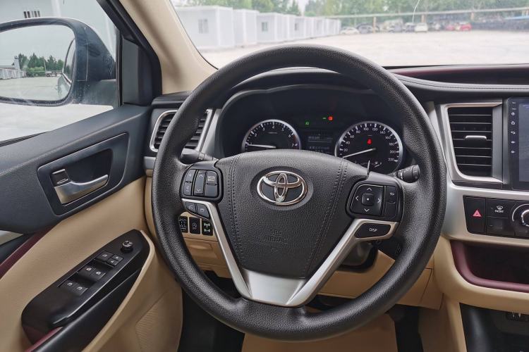 Used Toyota Highlander 2017 2.0T Two-Wheel Drive Elite Edition 5 Seats Interior 8