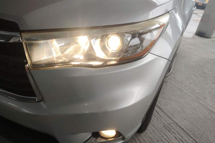 Used Toyota Highlander 2015 2.0T Two-Wheel Drive Elite Edition 7 Seats Left Front Headlight