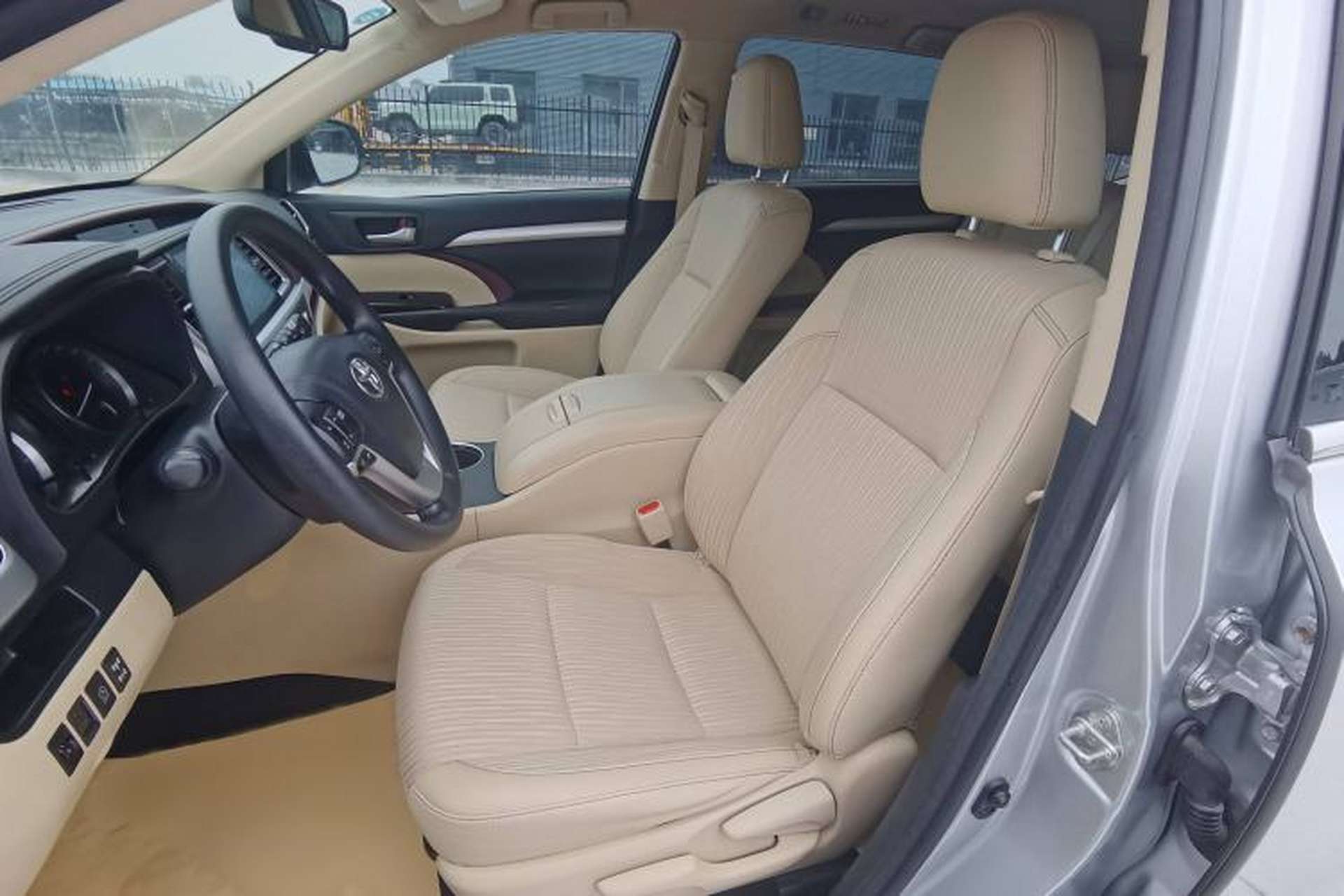 Used Toyota Highlander 2017 2.0T Two-Wheel Drive Elite Edition 5 Seats Left Front Seat