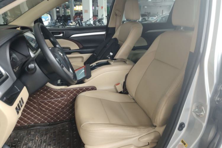 Used Toyota Highlander 2015 2.0T Two-Wheel Drive Elite Edition 7 Seats Left Front Seat