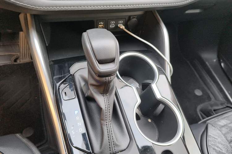 Used Toyota Highlander 2024 2.5L Smart Electric Hybrid Dual-Motor Two-Wheel-Drive Elite Edition 5 Seats Gear Lever