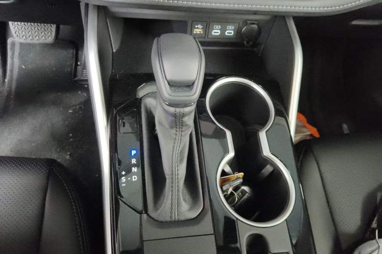Used Toyota Highlander 2024 2.5L Smart Electric Hybrid Dual-Motor Two-Wheel-Drive Elite Edition 5 Seats Gear Lever