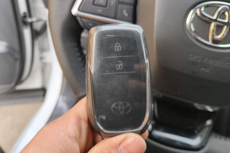 Used Toyota Highlander 2024 2.5L Smart Electric Hybrid Dual-Motor Two-Wheel-Drive Elite Edition 5 Seats Vehicle Key