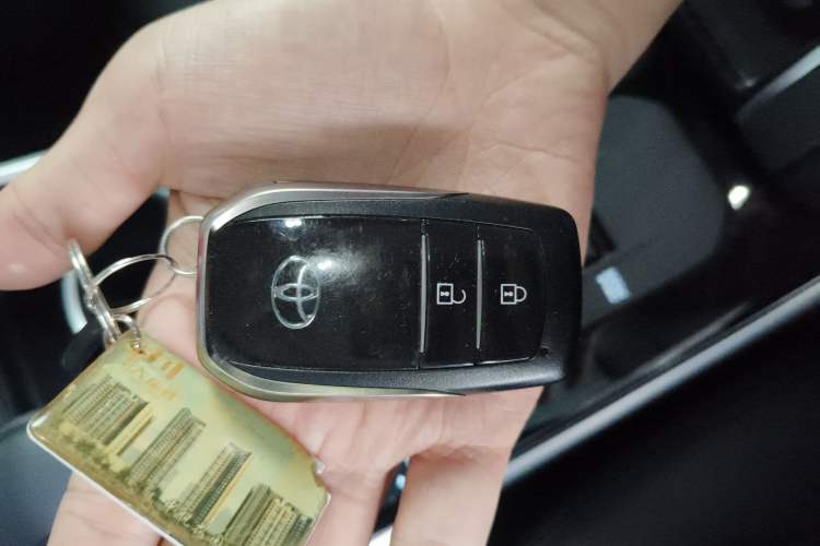 Used Toyota Highlander 2024 2.5L Smart Electric Hybrid Dual-Motor Two-Wheel-Drive Elite Edition 5 Seats Vehicle Key