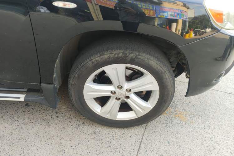 Used Toyota Highlander 2007 LIMITED Edition Right Front Wheel Hub