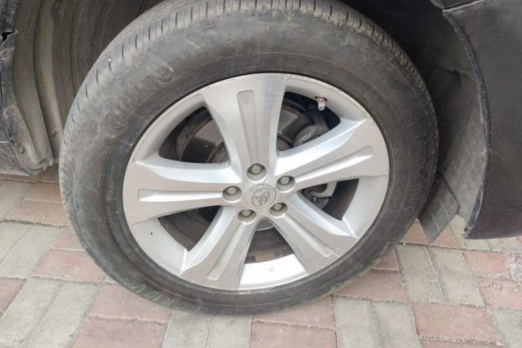 Used Toyota Highlander 2007 LIMITED Edition Right Front Wheel Hub