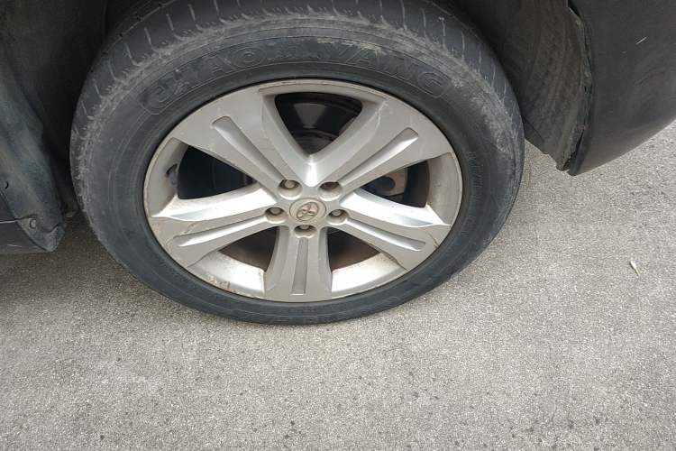 Used Toyota Highlander 2007 LIMITED Edition Right Front Wheel Hub