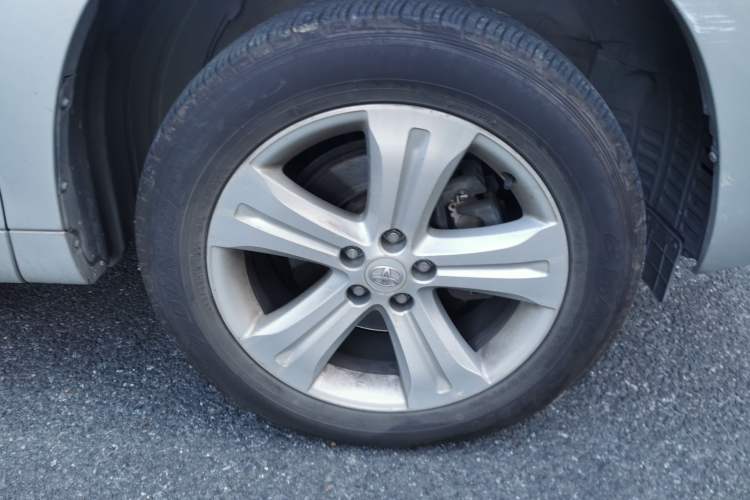 Used Toyota Highlander 2007 LIMITED Edition Right Front Wheel Hub