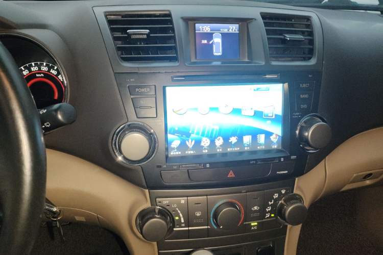 Used Toyota Highlander 2009 2.7L Two-Wheel Drive 5-Seater Sport Edition Audio And AC Panel