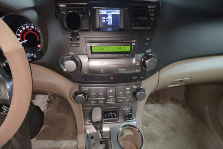 Used Toyota Highlander 2009 2.7L Two-Wheel Drive 7-Seater Luxury Edition Audio And AC Panel