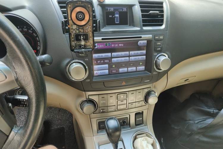 Used Toyota Highlander 2009 2.7L Two-Wheel Drive 7-Seater Luxury Edition Audio And AC Panel