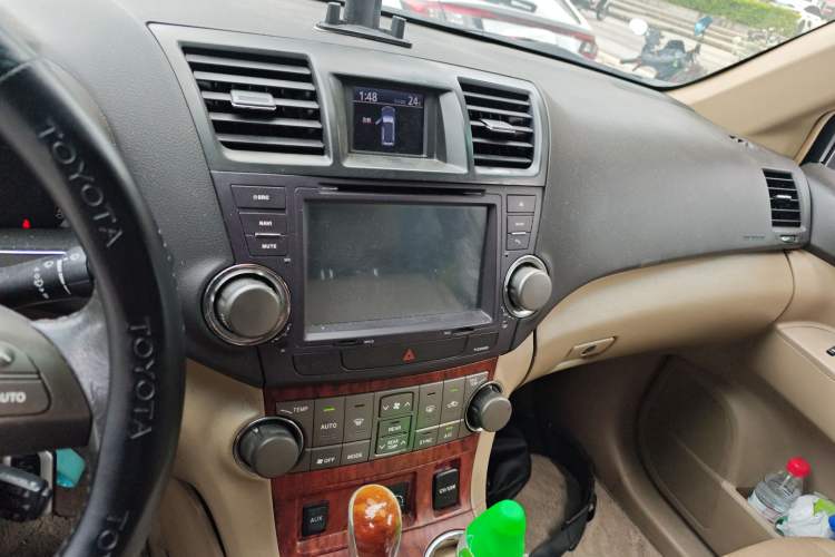 Used Toyota Highlander 2009 2.7L Two-Wheel Drive 7-Seater Luxury Edition Audio And AC Panel