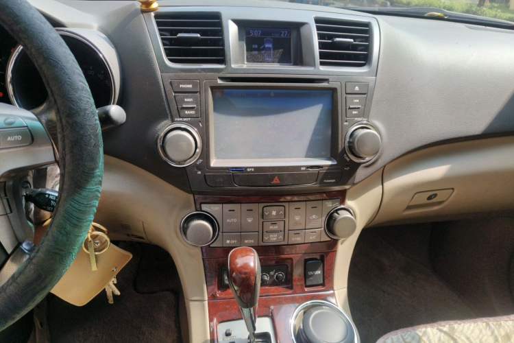 Used Toyota Highlander 2009 2.7L Two-Wheel Drive 7-Seater Luxury Edition Audio And AC Panel