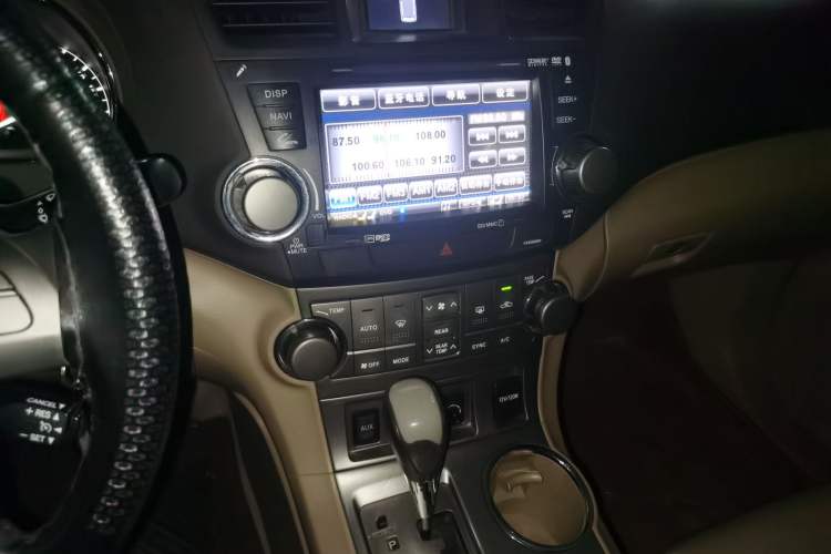Used Toyota Highlander 2009 2.7L Two-Wheel Drive 7-Seater Luxury Navigation Edition Audio And AC Panel