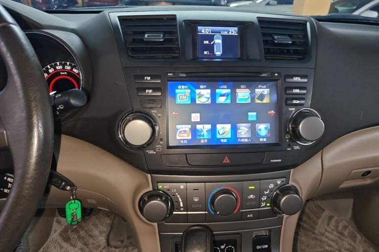 Used Toyota Highlander 2009 2.7L Two-Wheel Drive 5-Seater Sport Edition Audio And AC Panel