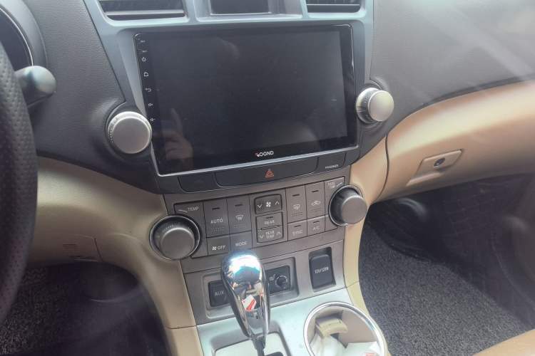 Used Toyota Highlander 2009 2.7L Two-Wheel Drive 7-Seater Luxury Edition Audio And AC Panel