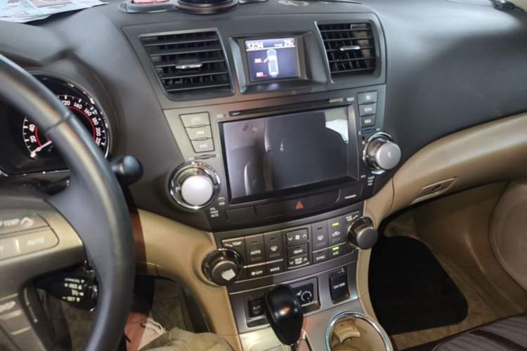 Used Toyota Highlander 2009 2.7L Two-Wheel Drive 7-Seater Luxury Navigation Edition Audio And AC Panel
