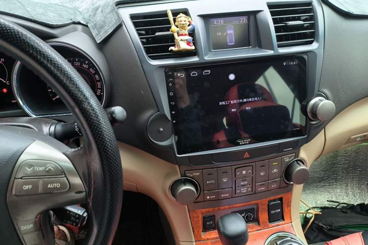 Used Toyota Highlander 2009 2.7L Two-Wheel Drive 7-Seater Luxury Edition Audio And AC Panel