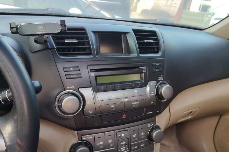 Used Toyota Highlander 2009 2.7L Two-Wheel Drive 7-Seater Luxury Edition Audio And AC Panel