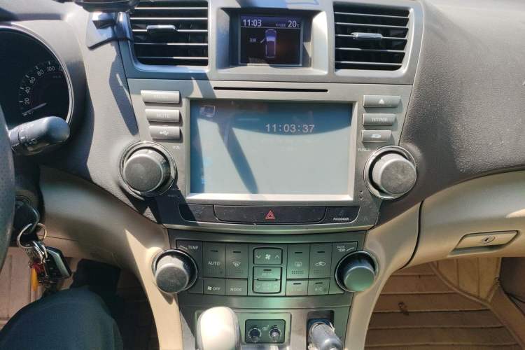 Used Toyota Highlander 2009 2.7L Two-Wheel Drive 7-Seater Luxury Edition Audio And AC Panel