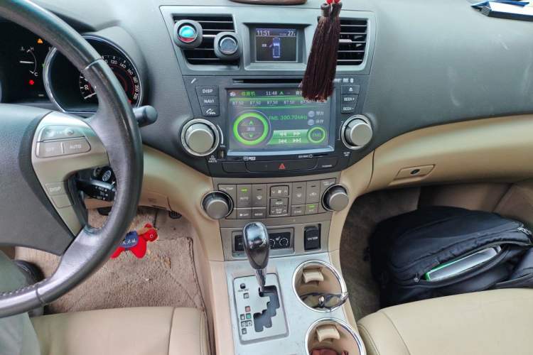 Used Toyota Highlander 2009 2.7L Two-Wheel Drive 7-Seater Luxury Edition Audio And AC Panel