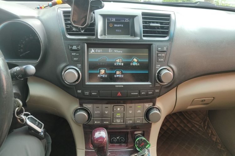 Used Toyota Highlander 2009 2.7L Two-Wheel Drive 7-Seater Luxury Edition Audio And AC Panel