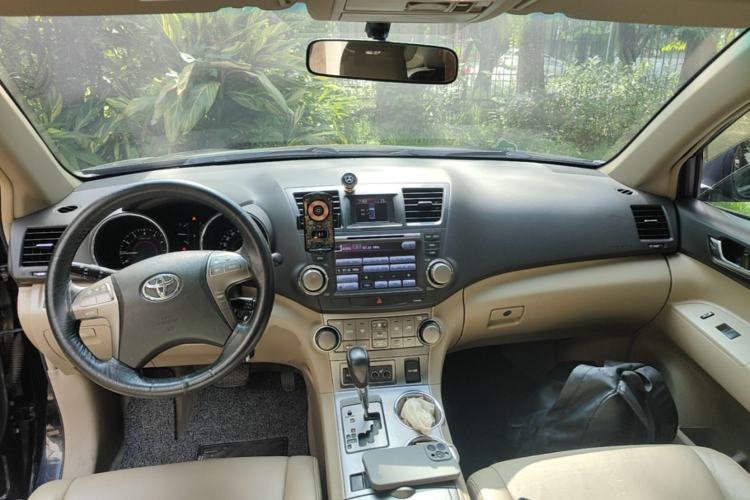 Used Toyota Highlander 2009 2.7L Two-Wheel Drive 7-Seater Luxury Edition Center Console