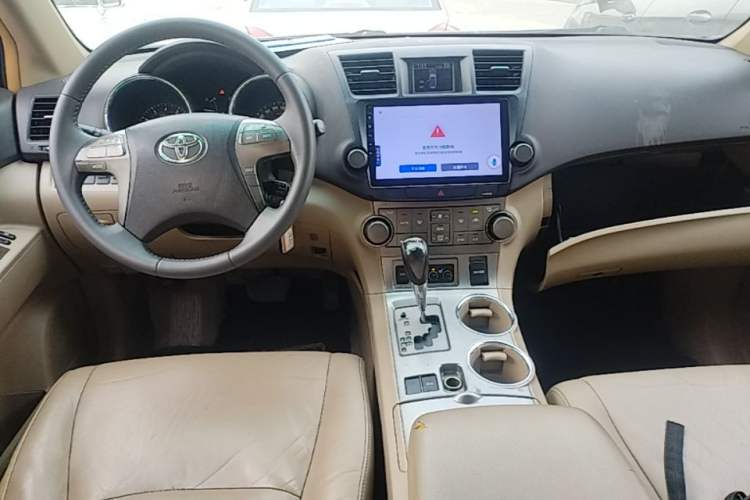Used Toyota Highlander 2009 2.7L Two-Wheel Drive 7-Seater Luxury Edition Center Console