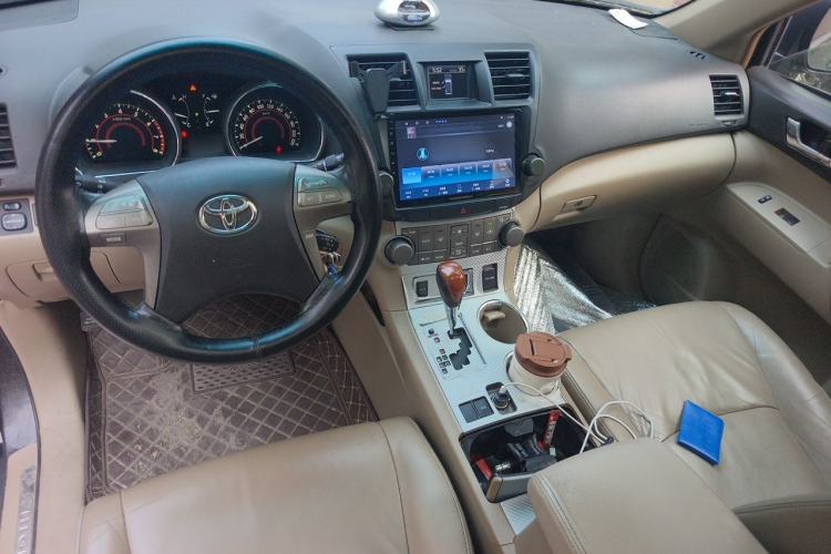 Used Toyota Highlander 2009 2.7L Two-Wheel Drive 7-Seater Luxury Edition Center Console