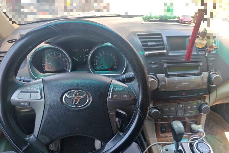 Used Toyota Highlander 2009 2.7L Two-Wheel Drive 7-Seater Luxury Edition Center Console