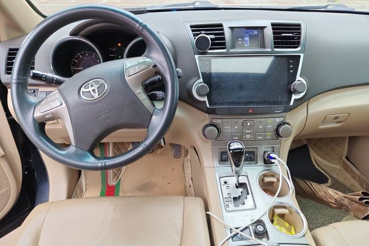 Used Toyota Highlander 2009 2.7L Two-Wheel Drive 7-Seater Luxury Edition Center Console