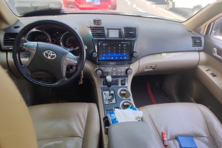 Used Toyota Highlander 2009 2.7L Two-Wheel Drive 7-Seater Luxury Edition Center Console
