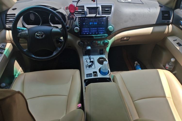 Used Toyota Highlander 2009 2.7L Two-Wheel Drive 5-Seater Sport Edition Center Console
