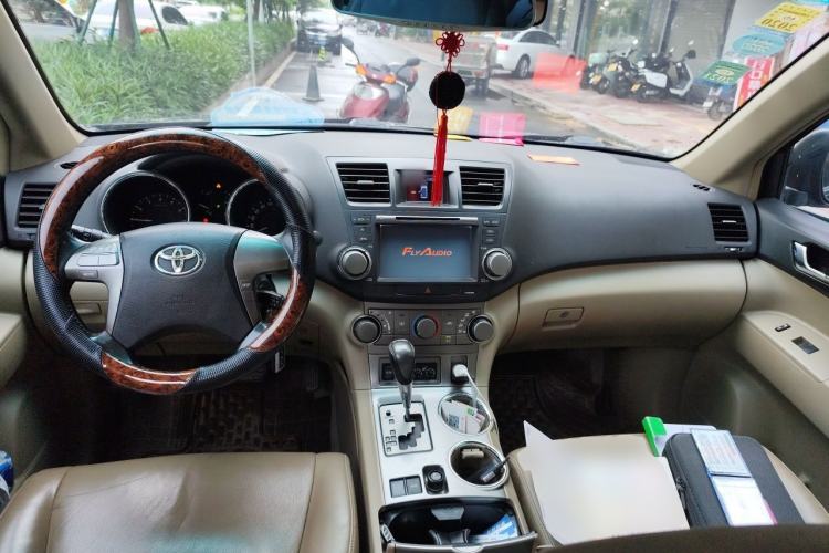 Used Toyota Highlander 2009 2.7L Two-Wheel Drive 5-Seater Sport Edition Center Console