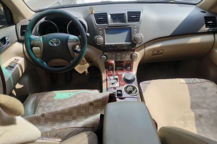 Used Toyota Highlander 2009 2.7L Two-Wheel Drive 7-Seater Luxury Edition Center Console