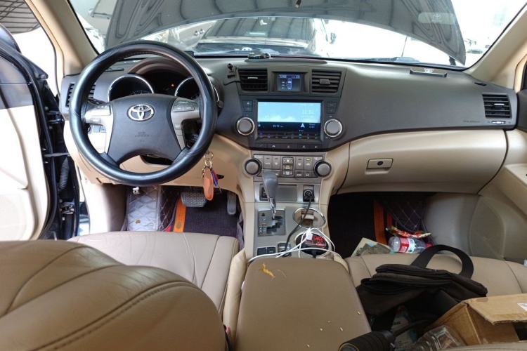 Used Toyota Highlander 2009 2.7L Two-Wheel Drive 7-Seater Luxury Edition Center Console