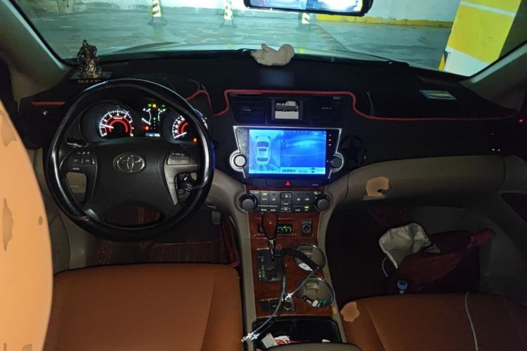 Used Toyota Highlander 2009 2.7L Two-Wheel Drive 7-Seater Luxury Edition Center Console