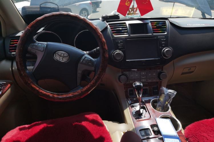 Used Toyota Highlander 2009 3.5L 4x4 7-Seater Luxury Edition with Navigation Center Console