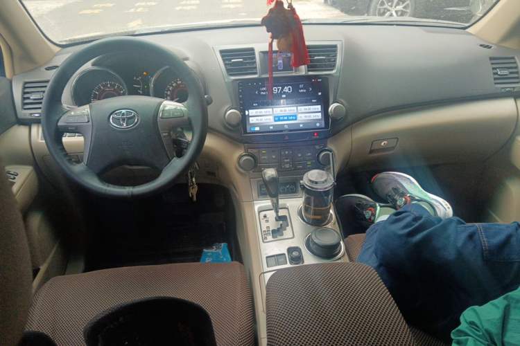Used Toyota Highlander 2009 2.7L Two-Wheel Drive 7-Seater Luxury Navigation Edition Center Console