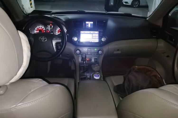 Used Toyota Highlander 2009 2.7L Two-Wheel Drive 7-Seater Luxury Navigation Edition Center Console