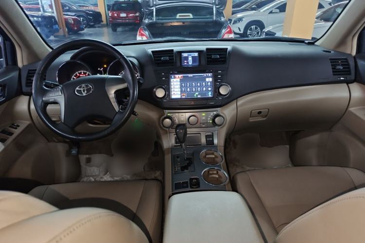 Used Toyota Highlander 2009 2.7L Two-Wheel Drive 5-Seater Sport Edition Center Console