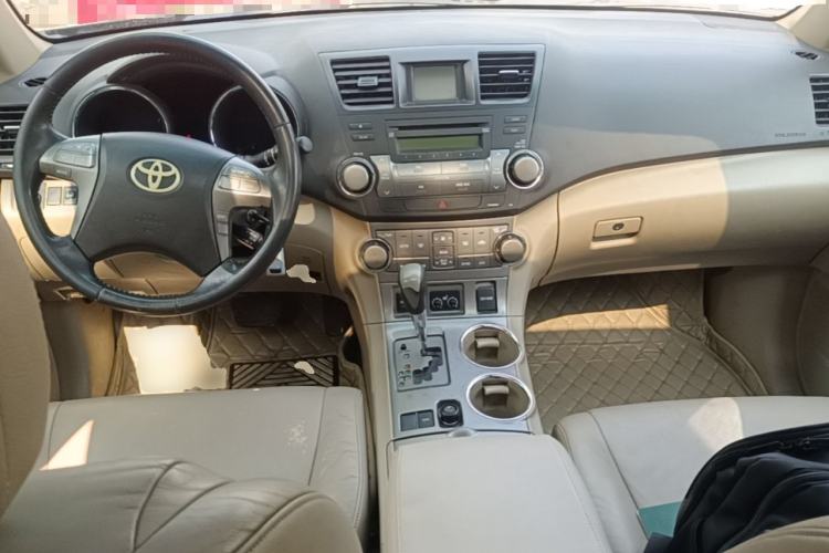 Used Toyota Highlander 2009 2.7L Two-Wheel Drive 7-Seater Luxury Edition Center Console