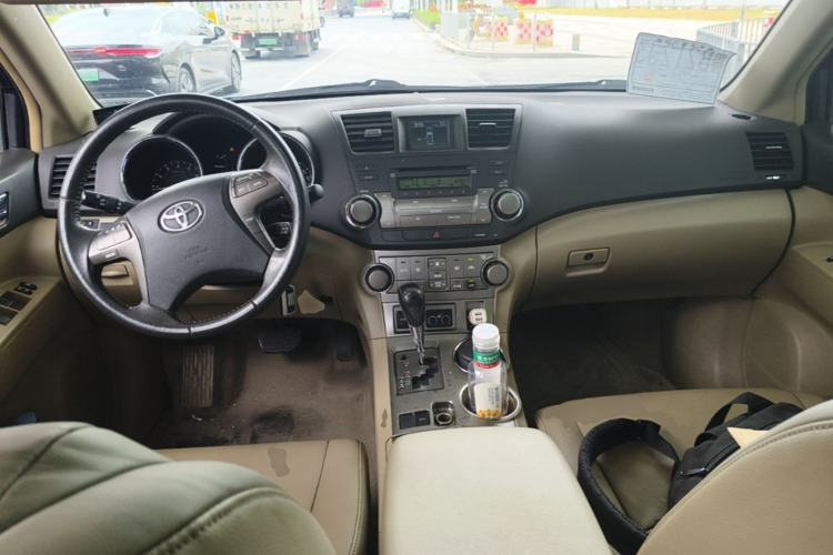 Used Toyota Highlander 2009 2.7L Two-Wheel Drive 7-Seater Luxury Edition Center Console