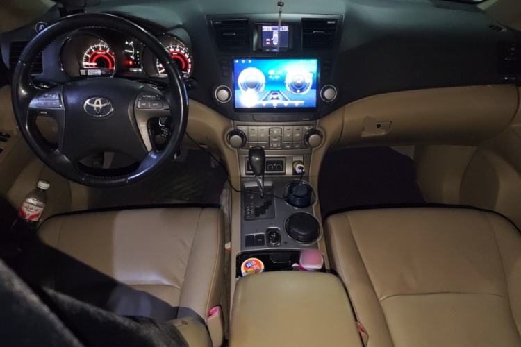 Used Toyota Highlander 2009 2.7L Two-Wheel Drive 7-Seater Luxury Navigation Edition Center Console