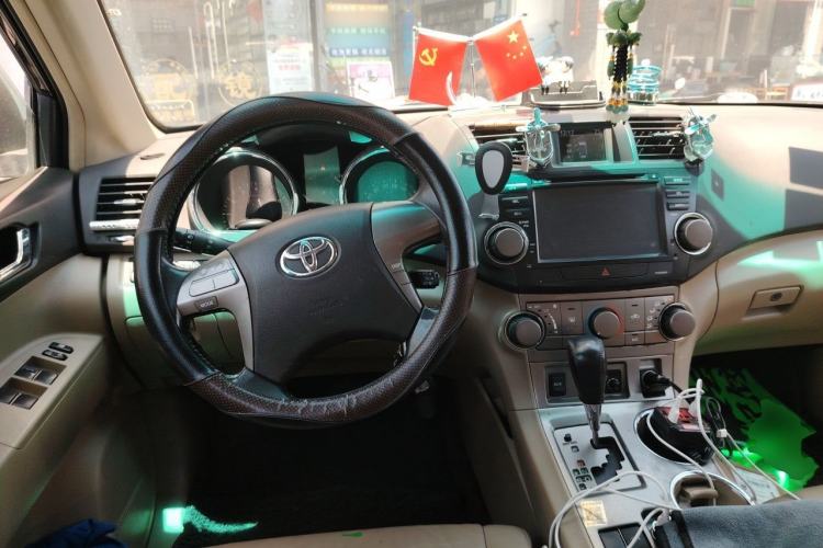 Used Toyota Highlander 2009 2.7L Two-Wheel Drive 5-Seater Sport Edition Center Console